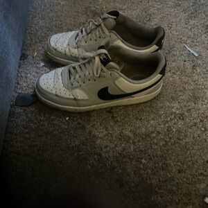 Nike Men's Beige and Black Sneakersnike court